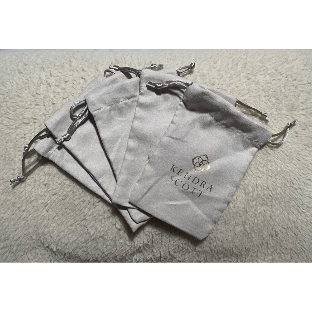 Kendra Scott jewelry light gray dust bags set (5)